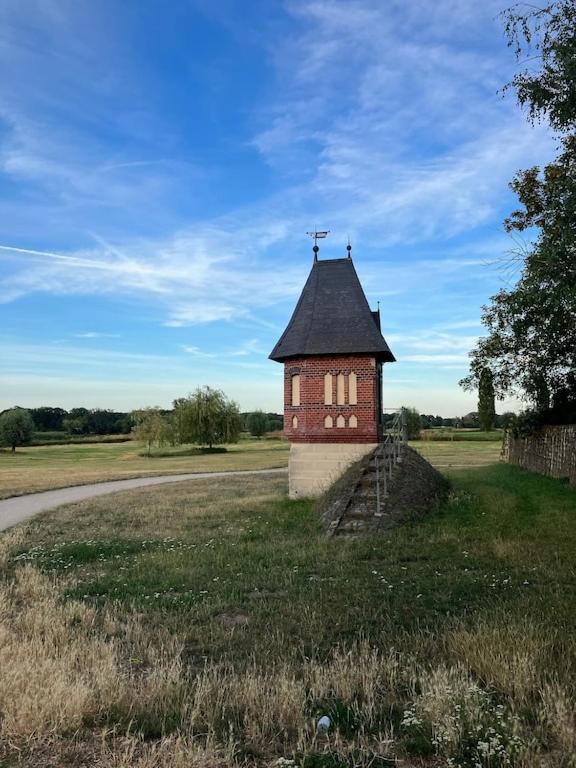 "Ferienwohnung Am Schloss" - Ferienwohnung Mit Blick Auf Das Barbyer Schloss, 5 Gehminuten Bis Zur Elbe 외부 사진